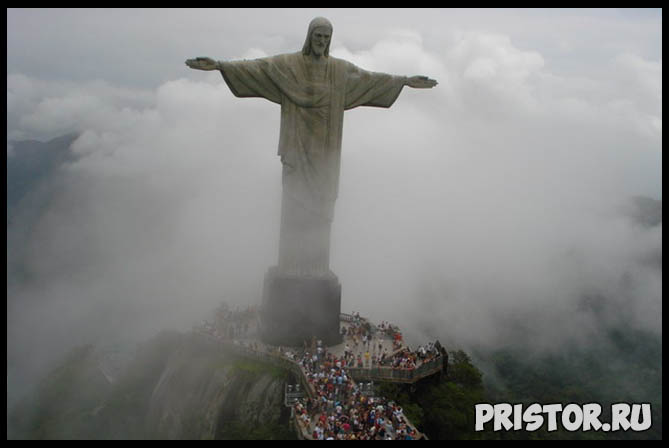 Статуя Христа-Искупителя в Бразилии фото