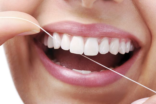 Как чистить зубы зубной нитью - техника и правильность чистки 2