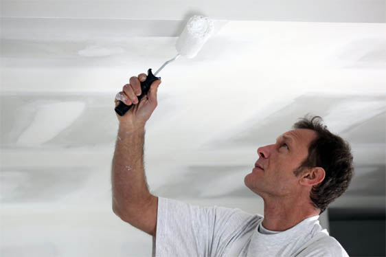Как правильно покрасить потолок краской - основные советы 2