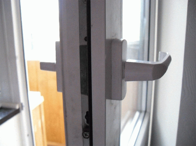 Что делать, если не закрывается балконная пластиковая дверь 3