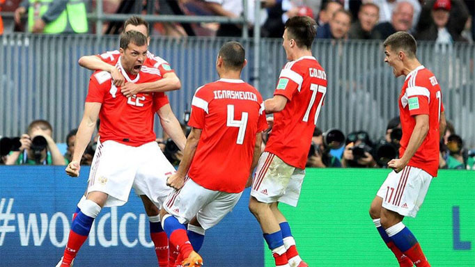Россия 5 - 0 Саудовская Аравия - счет матча, кто забивал голы 2