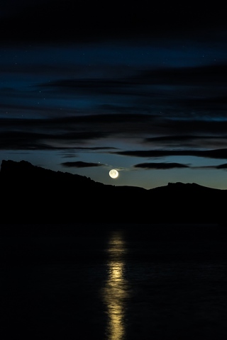 Невероятные и необычные картинки, фото луны на телефон на заставку 12