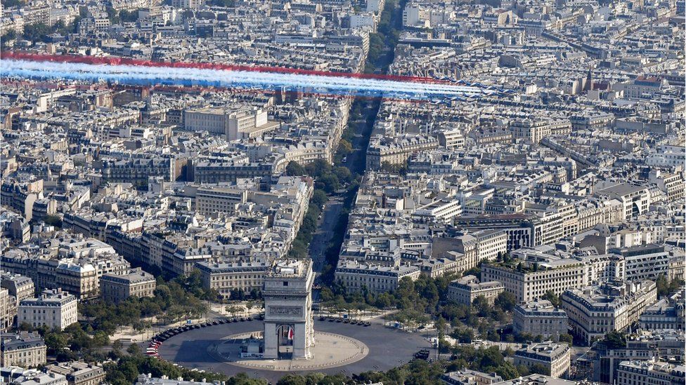Франция отмечает День Бастилии с захватывающим парадом - фото, новости 2