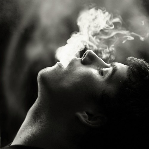 Классные и крутые картинки на аву курящих парней и девушек - сборка 10
