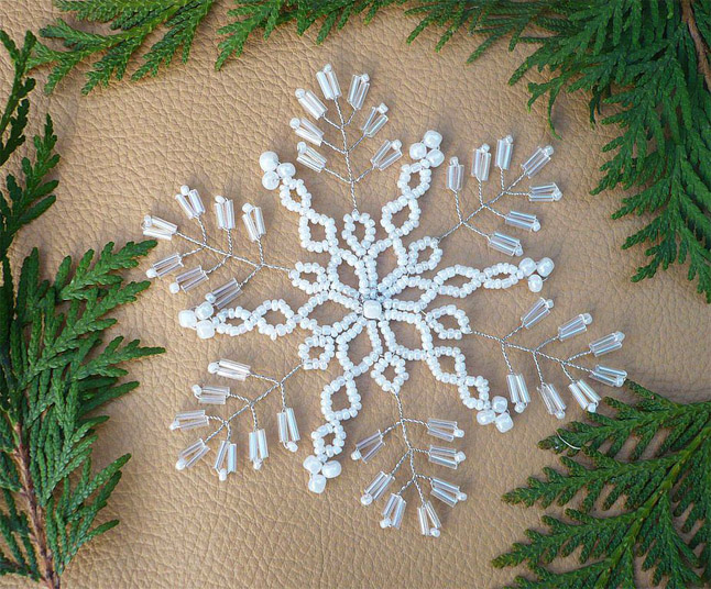 Снежинка из бисера: схема плетения для начинающих