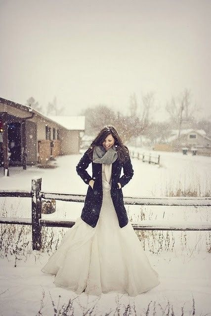 Фото девушки зимой со снегом на аву 6