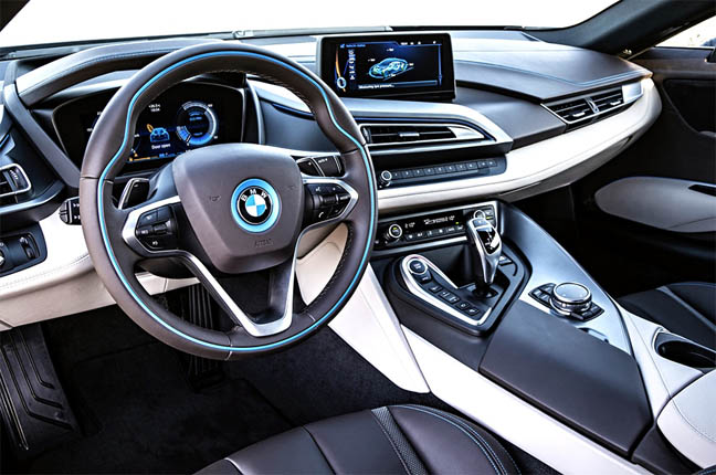 BMW i8 - красивые фото, картинки и фото салона автомобиля 9