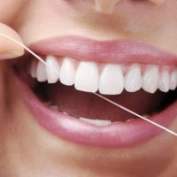 Как чистить зубы зубной нитью - техника и правильность чистки 2