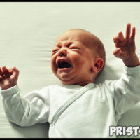 Почему новорожденный ребенок плачет - основные причины и как себя вести 2