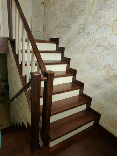 Каким цветом покрасить лестницу в доме на второй этаж фото