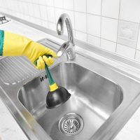 Как прочистить засор в раковине на кухне - основные способы 1