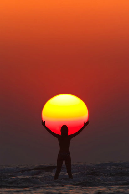 Красивые картинки, как люди держат Солнце руками - подборка 3