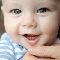 Что делать, и как помочь ребенку, когда у него появляются первые зубы 1