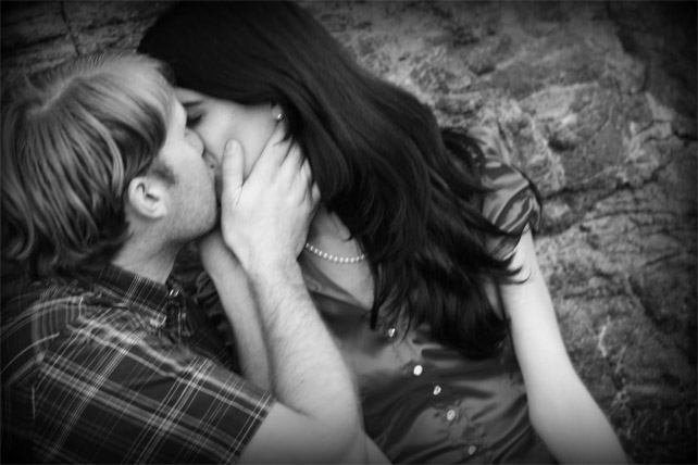 Черно-белые фото и картинки поцелуев любящих людей - сборка 1
