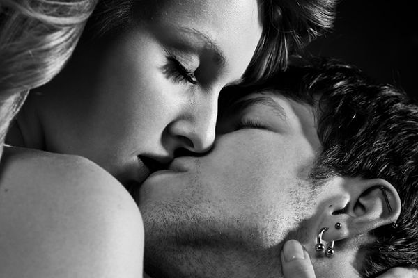 Черно-белые фото и картинки поцелуев любящих людей - сборка 10