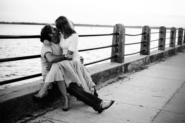 Черно-белые фото и картинки поцелуев любящих людей - сборка 11