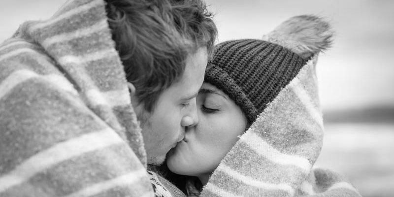 Черно-белые фото и картинки поцелуев любящих людей - сборка 8