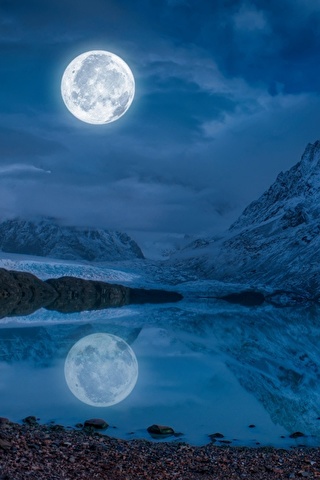 Невероятные и необычные картинки, фото луны на телефон на заставку 10