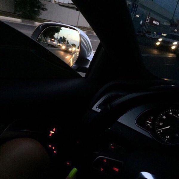 Аватарка рука в руке в машине фото