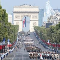Франция отмечает День Бастилии с захватывающим парадом - фото, новости 1