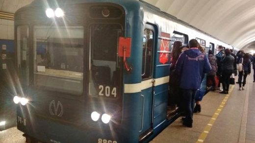 Девушка погибла под колесами поезда на серой ветке метро в Москве - новости 1