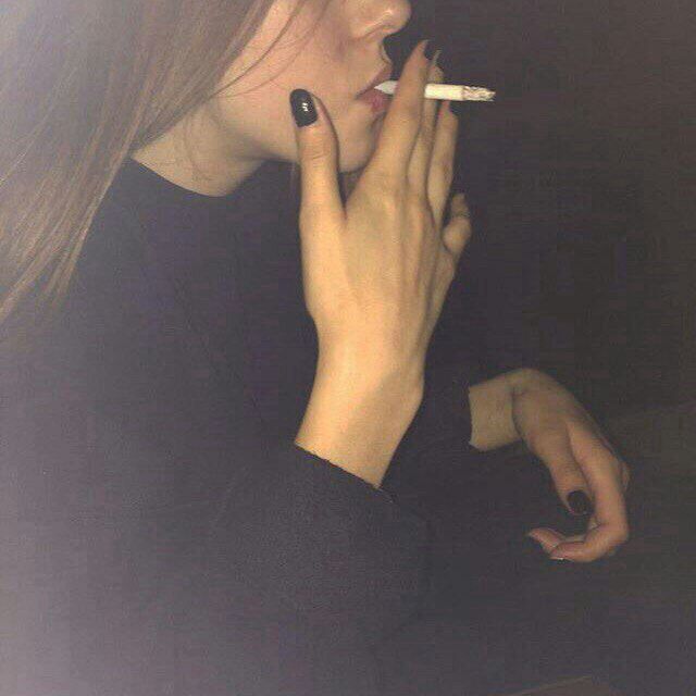 фото девушек курящих марихуану