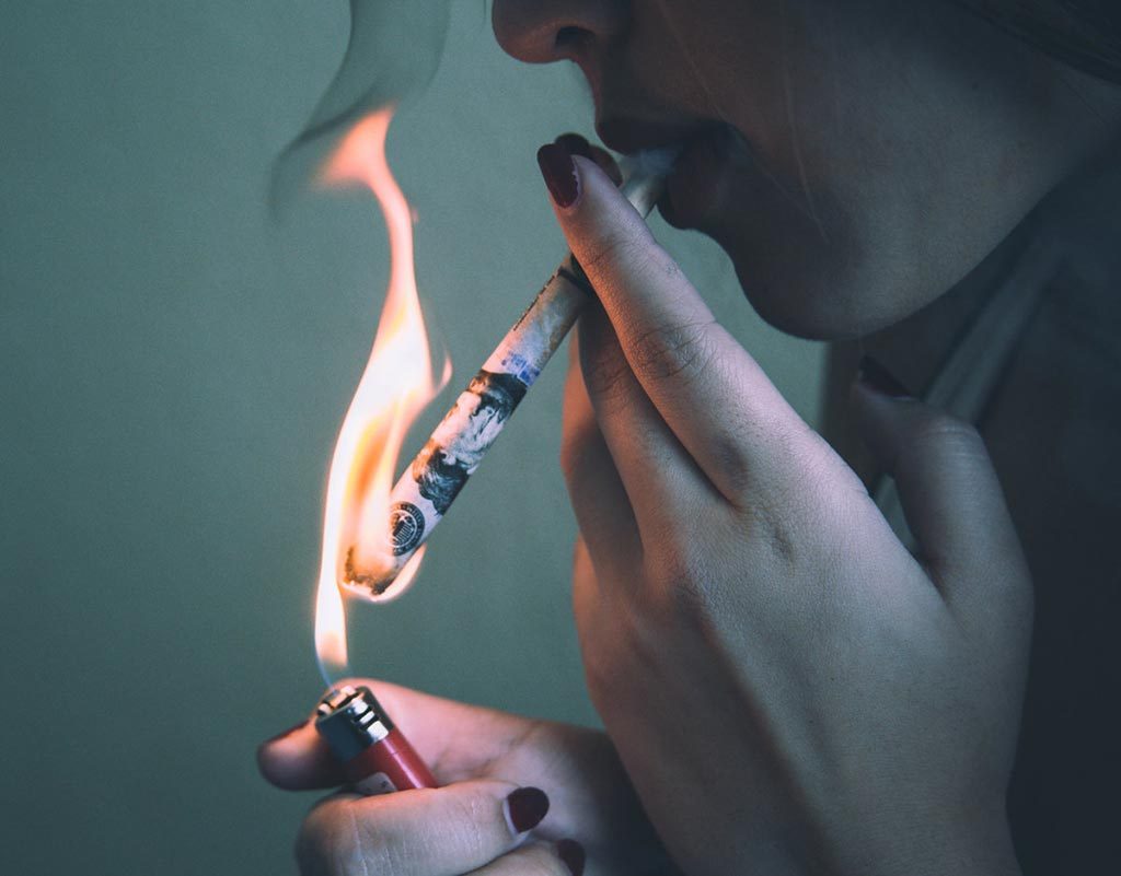 Классные и крутые картинки на аву курящих парней и девушек - сборка 18