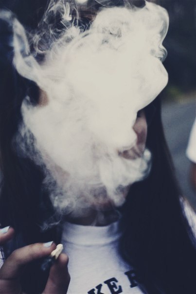 Крутые и классные картинки девушек с дымом на аву - подборка 2