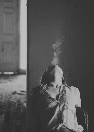 Крутые и классные картинки девушек с дымом на аву - подборка 4