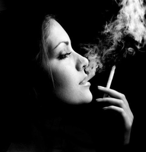 Крутые и классные картинки девушек с дымом на аву - подборка 6
