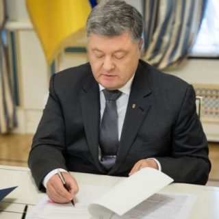 Порошенко подписал указ о военном положении - новости 1