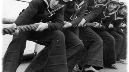 Почему моряки носили брюки клеш История и преимущества одежды 1