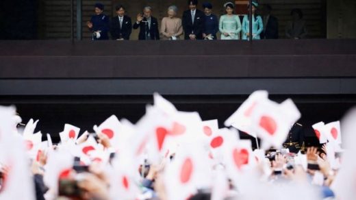 Более 55 тысяч человек пришли поздравить императора Японии с 85-летием 1