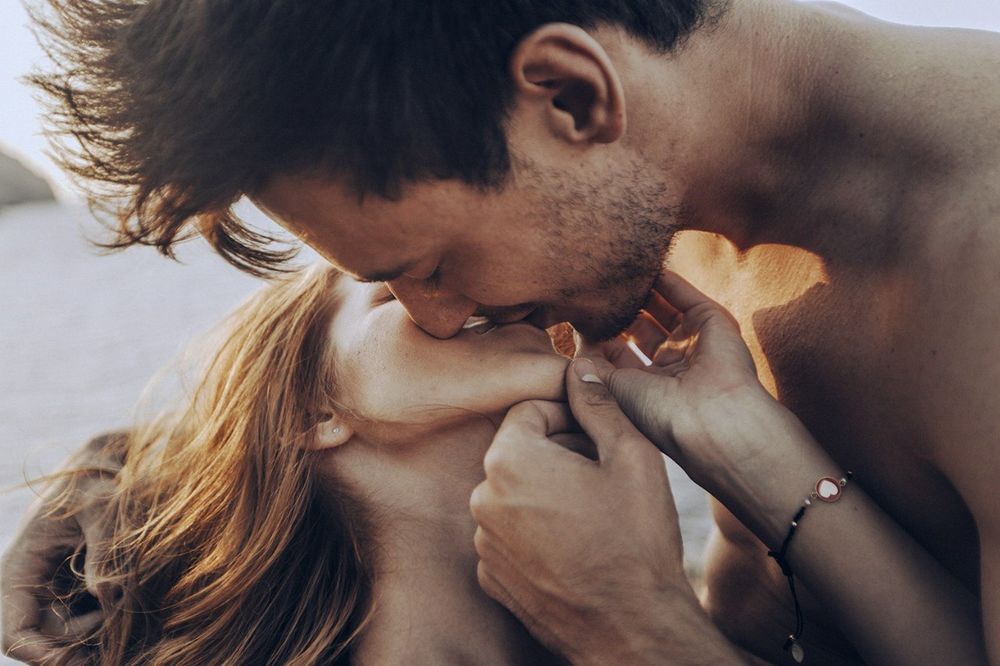 Девушка и парень целуются - красивые картинки и фото 20 штук 10