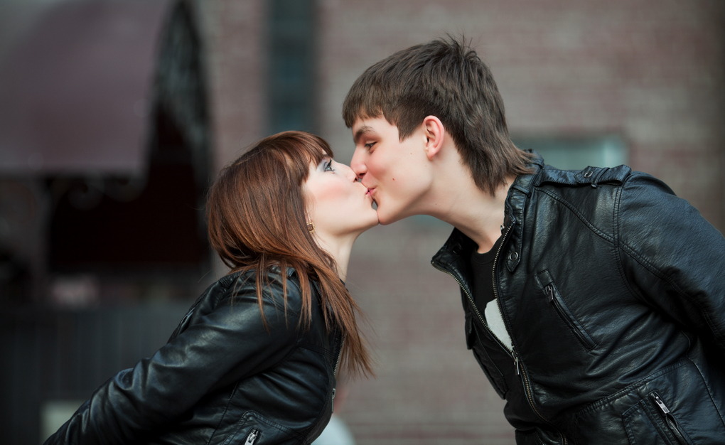 Девушка и парень целуются - красивые картинки и фото 20 штук 14