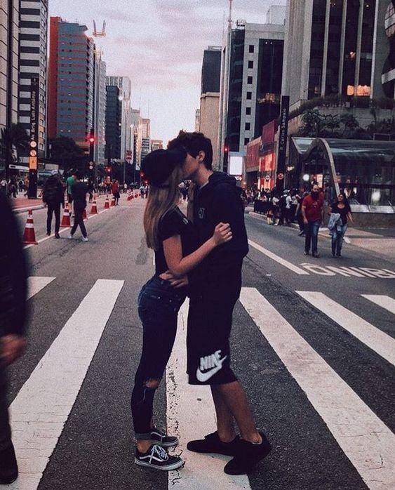 Девушка и парень целуются - красивые картинки и фото 20 штук 16