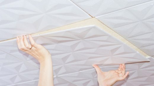 Как правильно оклеить потолок полистирольной плиткой 1