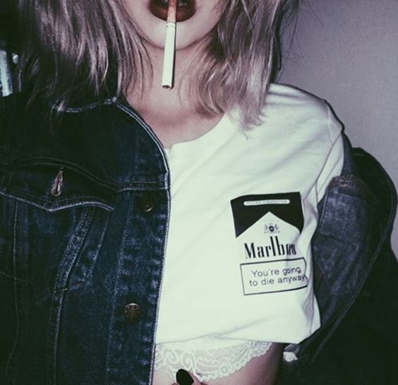 Прикольные картинки курящих девушек на аву в социальные сети 10