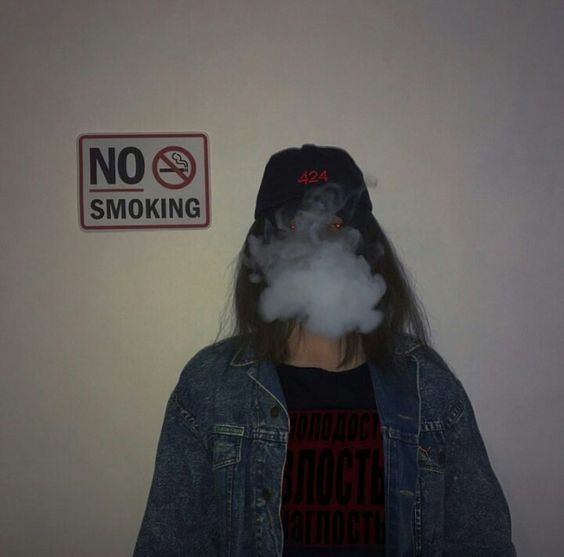 Прикольные картинки курящих девушек на аву в социальные сети 12