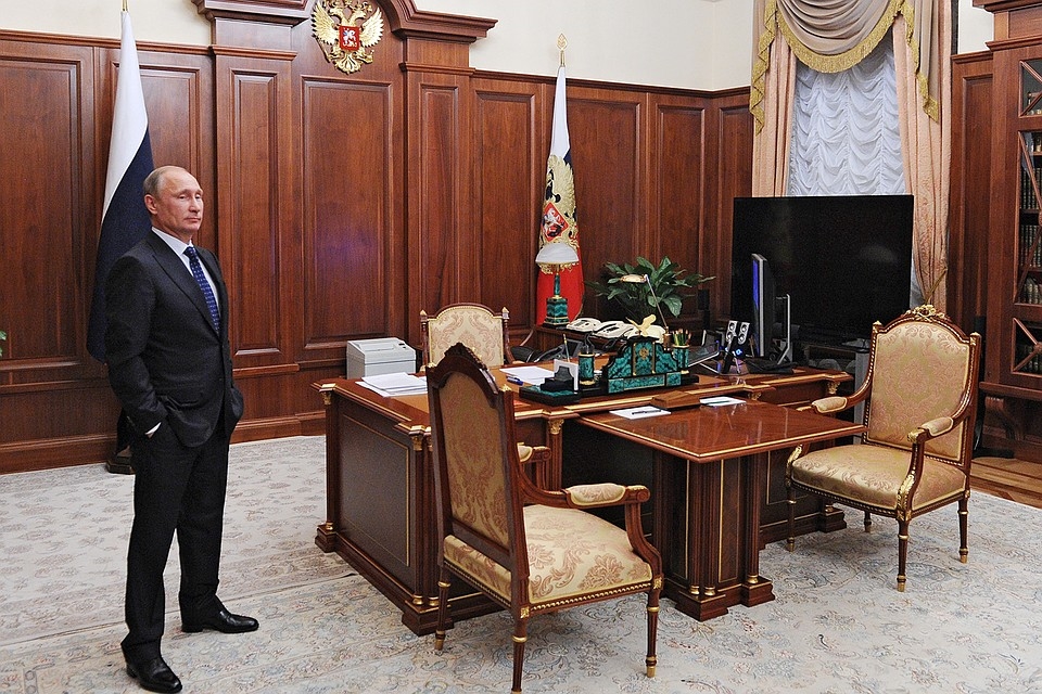 фото Путина в кабинете (1)