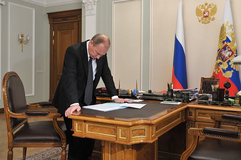 фото Путина в кабинете (4)