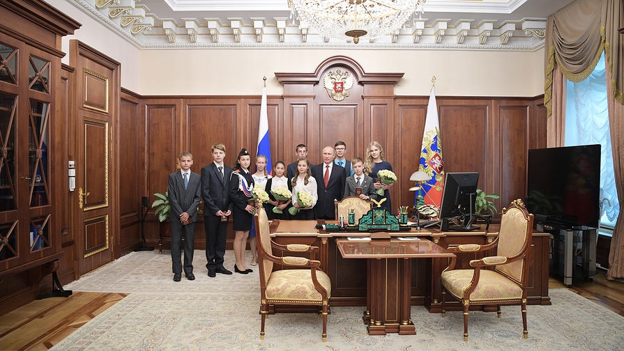 фото Путина в кабинете (17)