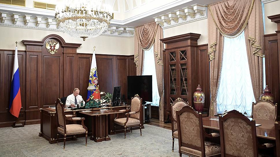 фото Путина в кабинете (19)