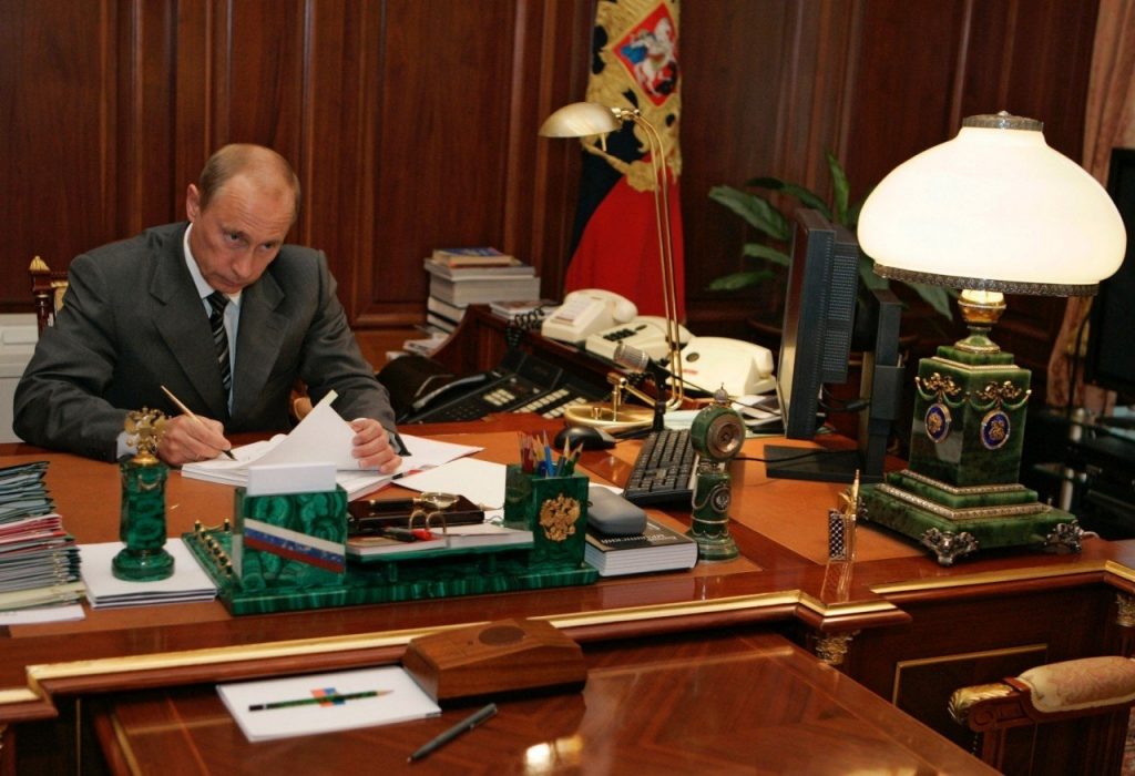фото Путина в кабинете (6)