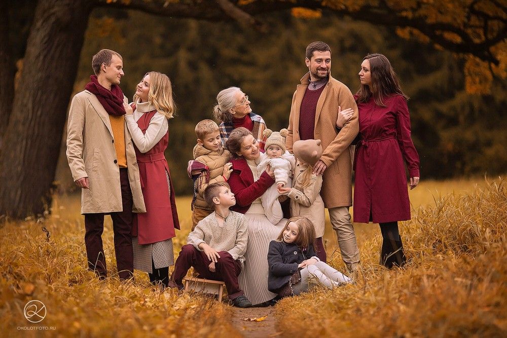 Осенняя семейная фотосессия на природе идеи и фото (7)
