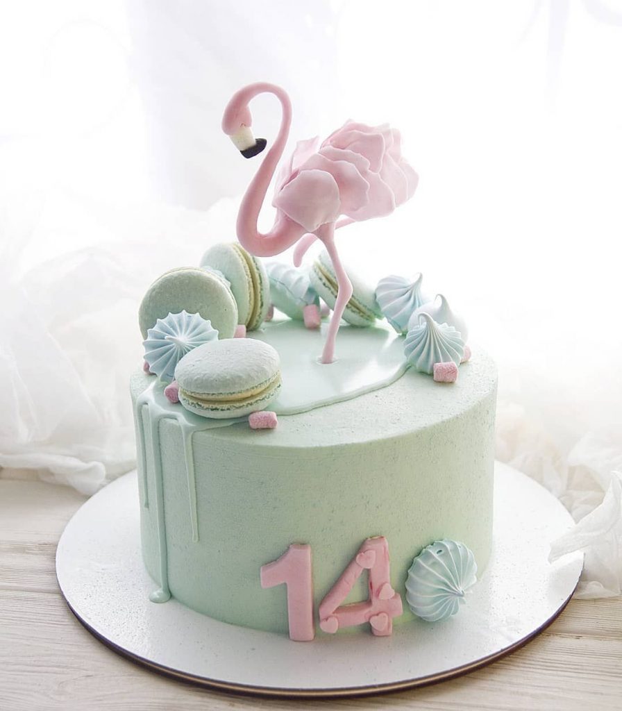 Торт на день рождения для подруги из мастики - фото (8)