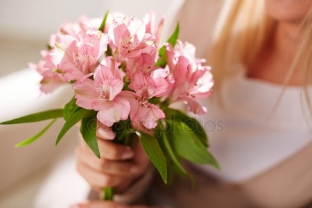 Красивое фото на аву для девушки с цветами019