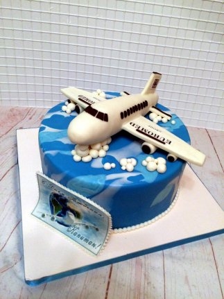 Красивый торт с рисунком самолета029
