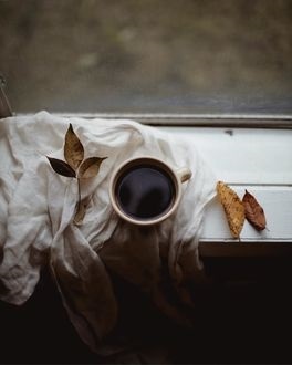 Осенние листья и кофе картинки красивые и милые017