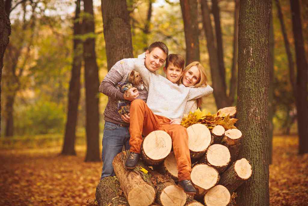 Осенняя семейная фотосессия на природе   фото идеи (15)